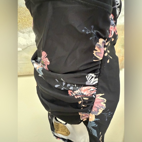 🥳🥳2 FOR 1 Charmo Ruffle UPF Maternity Suit Cutout Ruched & Black Flowered, L - Picture 11 of 16